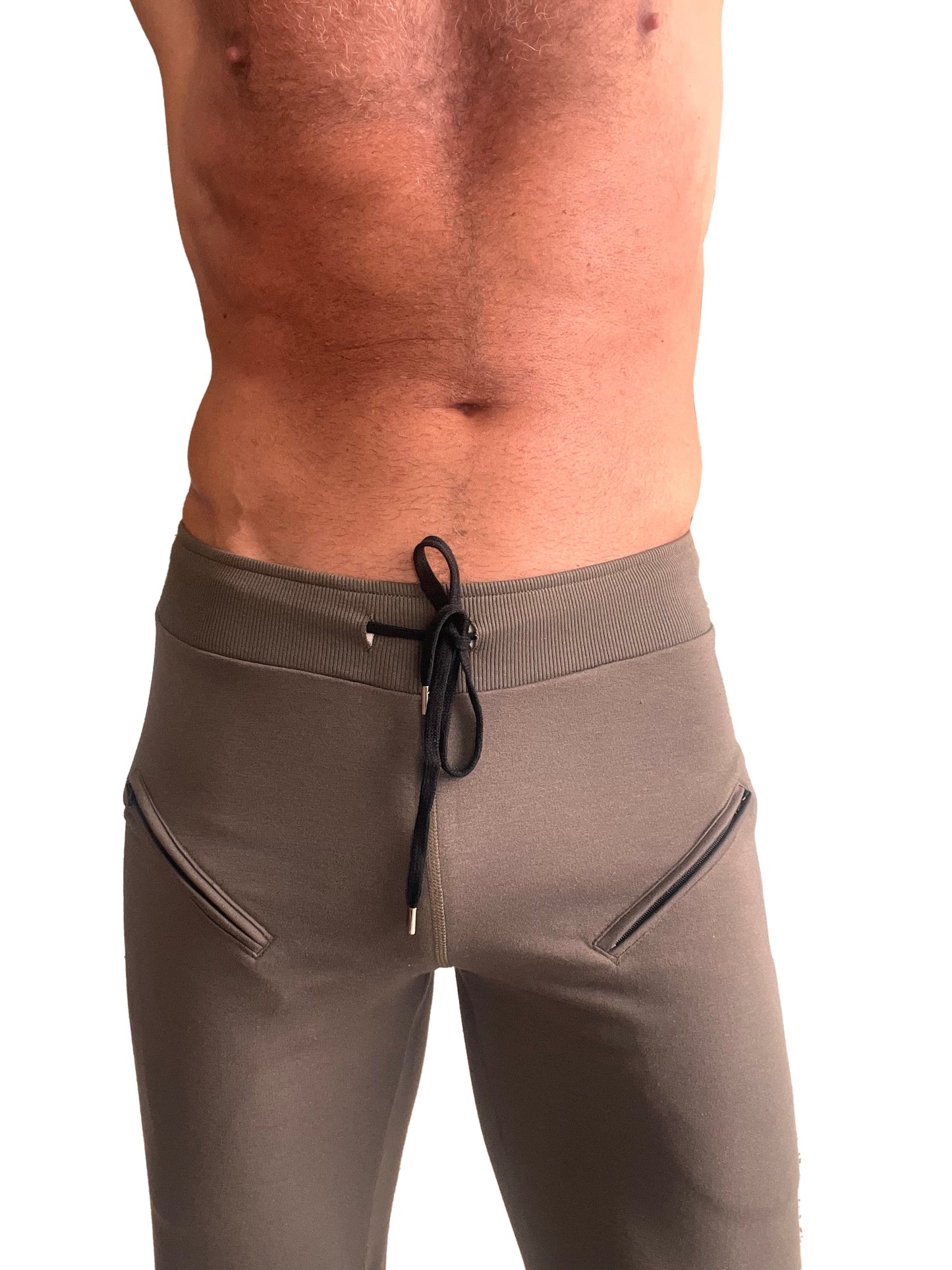 Mens 4/5 zipper pocket capri yoga pants in army green with gray ribbed waistband and black drawstring featuring angled pockets