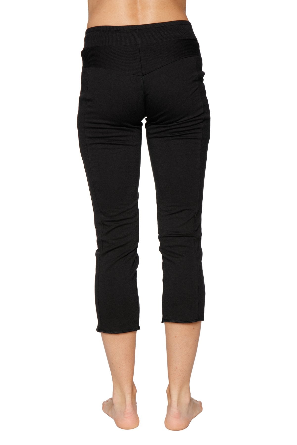 Women’s black 4/5 length capri yoga pants with a smooth stretchy fabric high-waisted design and zipper pockets