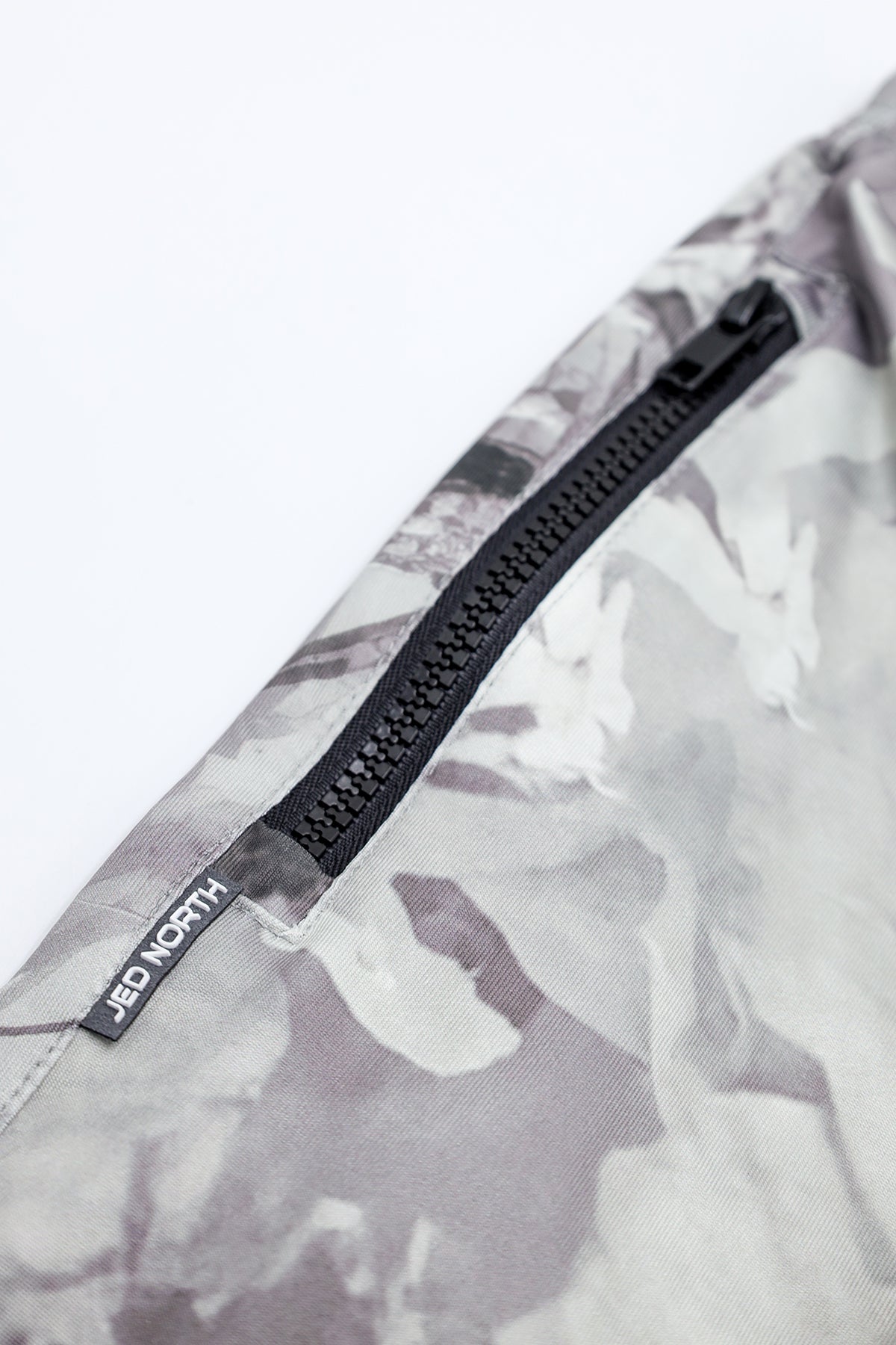 Jed North Men's Agile Bodybuilding 4'' Shorts w Zipper Pockets - Leaf Camo