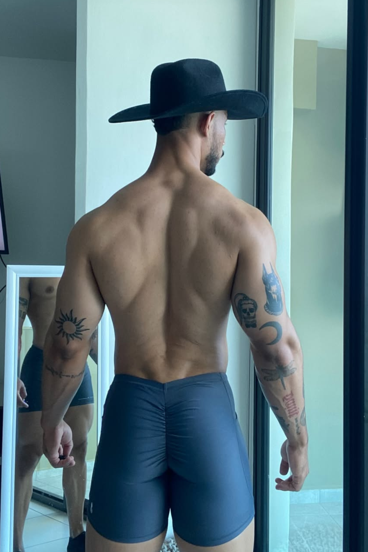 JJ Malibu Men's Lustrous Scrunch-Butt 4.5" Bike Shorts - Graphite