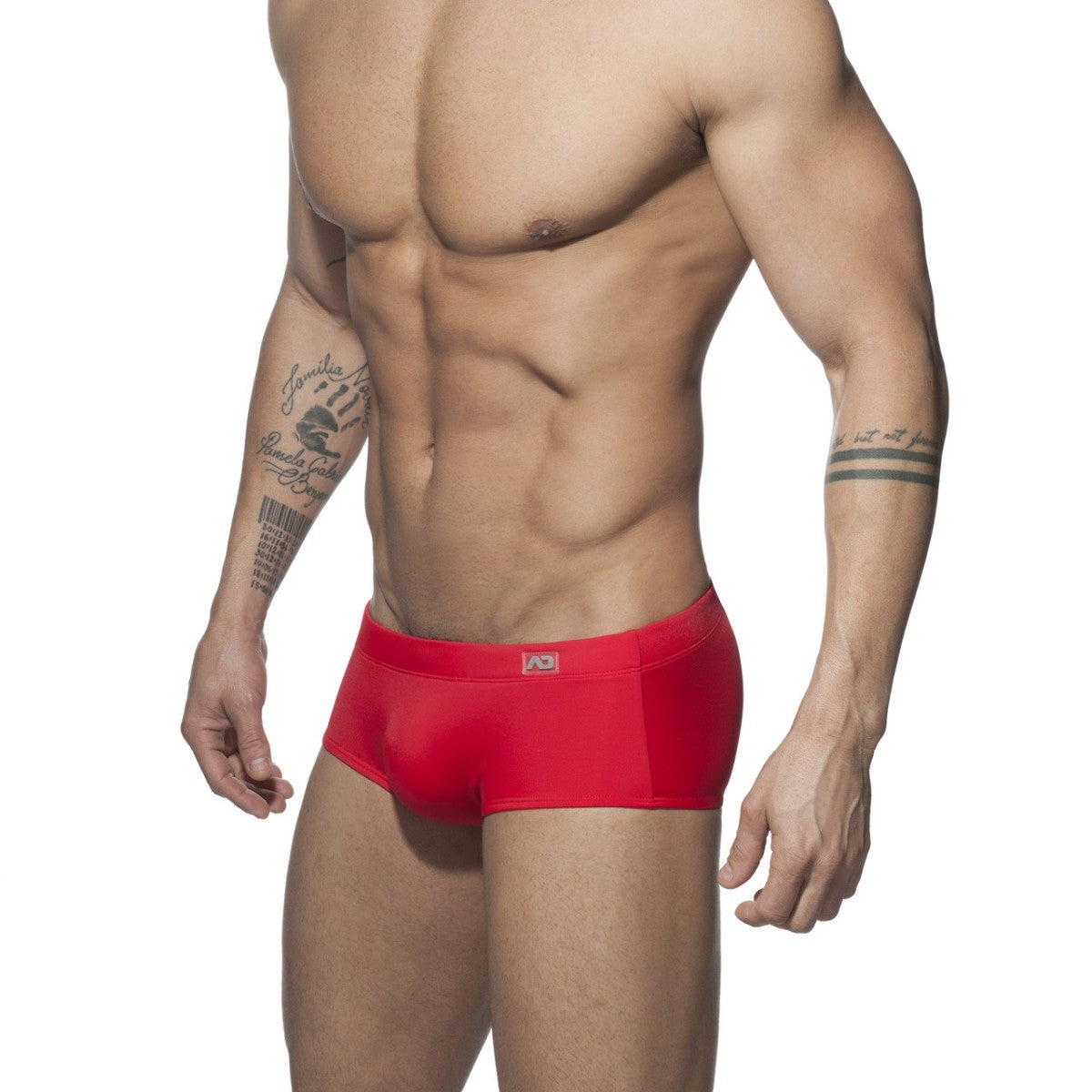 Red men’s briefs ad basic sunga with a small logo on the waistband in a smooth fabric design
