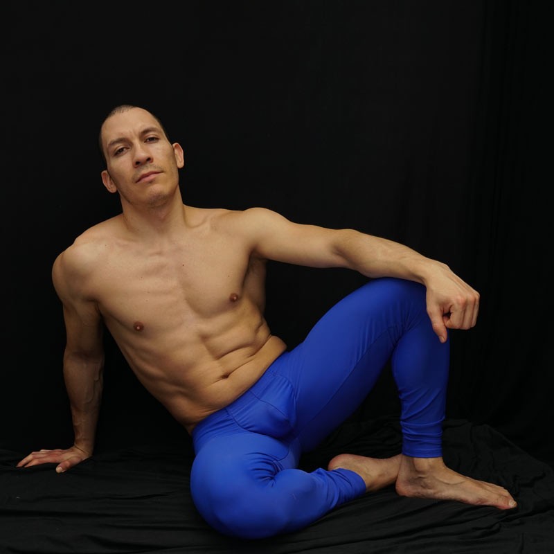 Blue arroyman bulge runner pants medium size form-fitting leggings designed for active wear