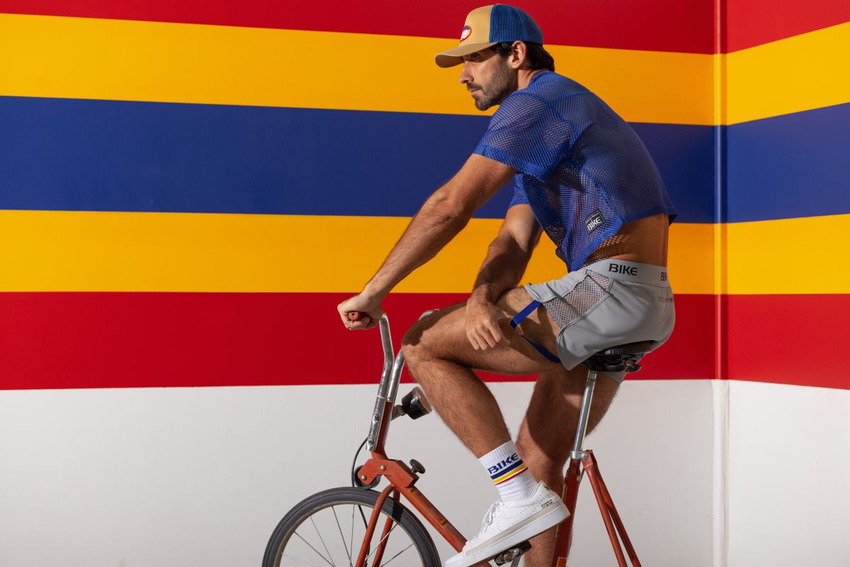 Man wearing bike athletic bam134 royal blue mesh short sleeve practice jersey and gray bike shorts with bike branding