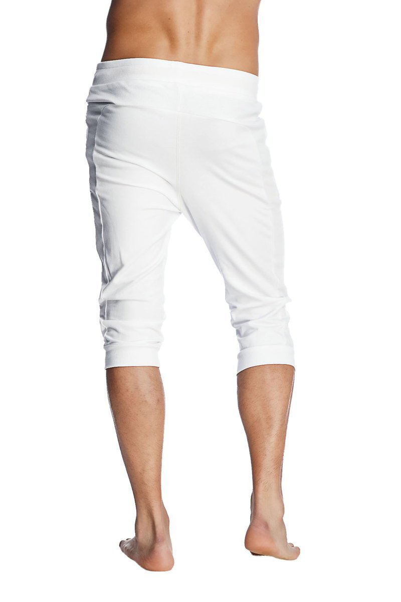 White cuffed yoga pants with elastic waistband and relaxed fit in capri length for comfortable wear