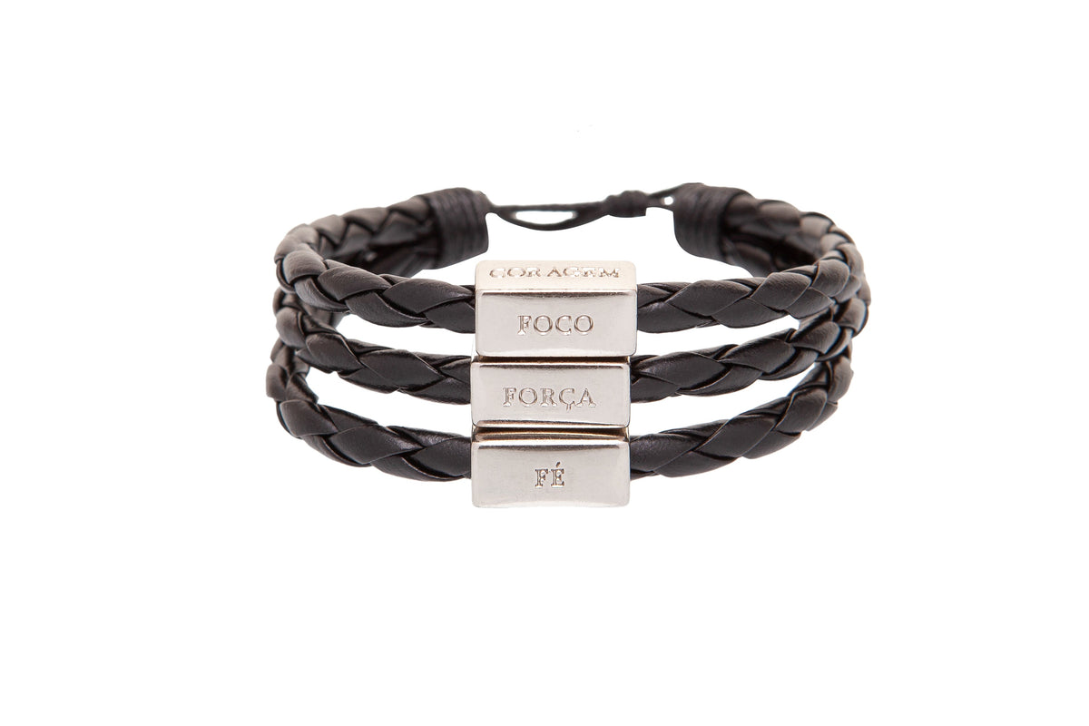 CA-RIO-CA Herrenarmband aus schwarzem Leder und Silber, verstellbar, mit den portugiesischen Begriffen für Fokus, Stärke, Glaube & Mut