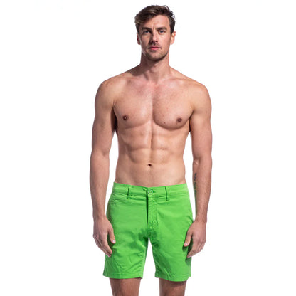 Bright green frog chino shorts with classic five-pocket design and button closure in comfortable cotton material