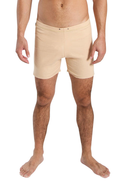 Fusion yoga short in sand beige with form-fitting smooth fabric and subtle front seam detail for active wear
