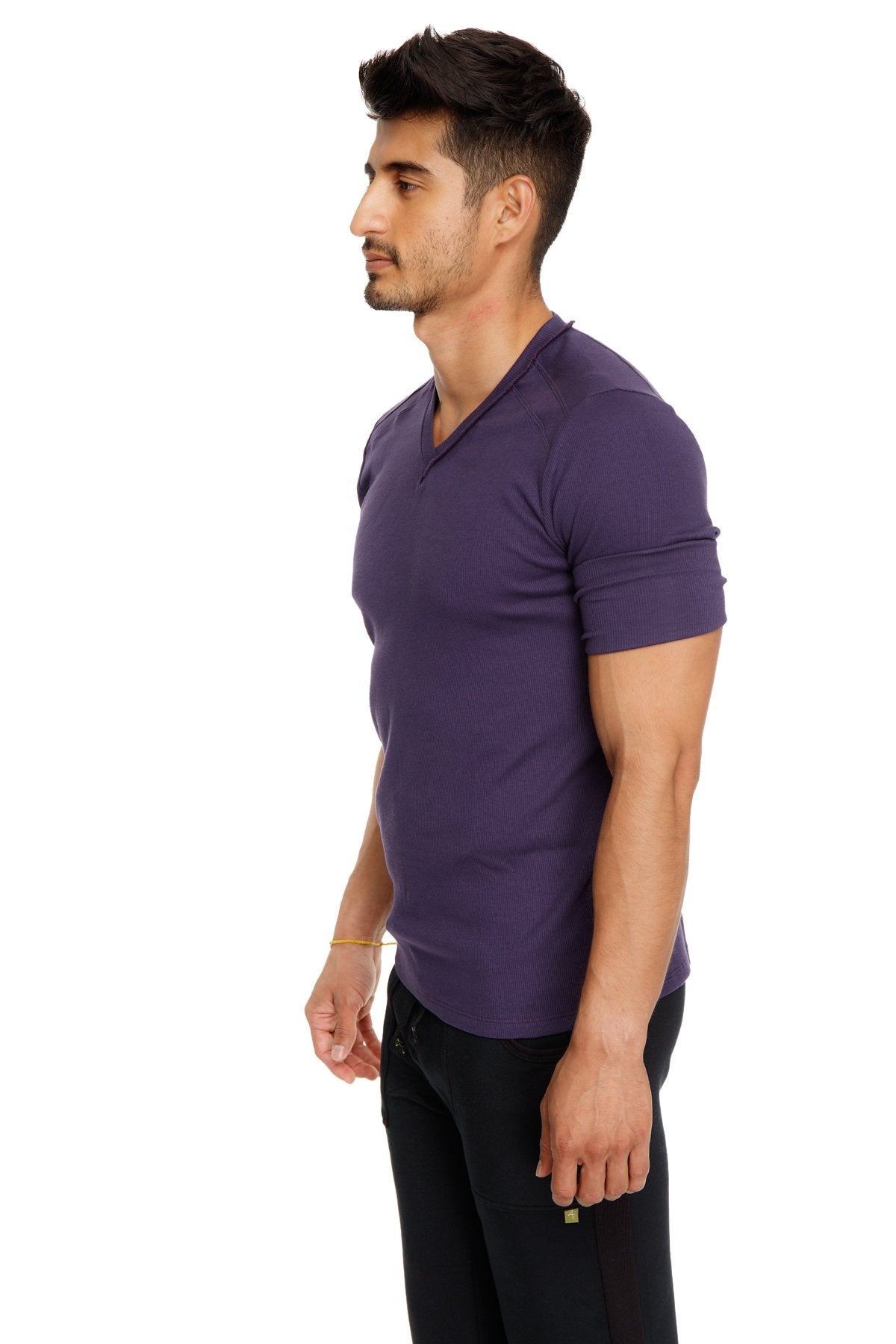 Hybrid v-neck eggplant purple short-sleeved t-shirt made from soft breathable fabric for casual wear