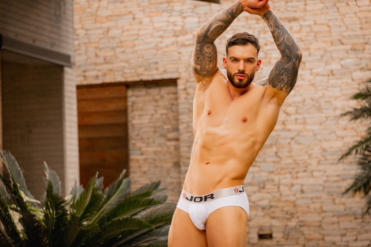 White jor 2331 cronos briefs in cotton fabric with red star logo on the waistband front side visible