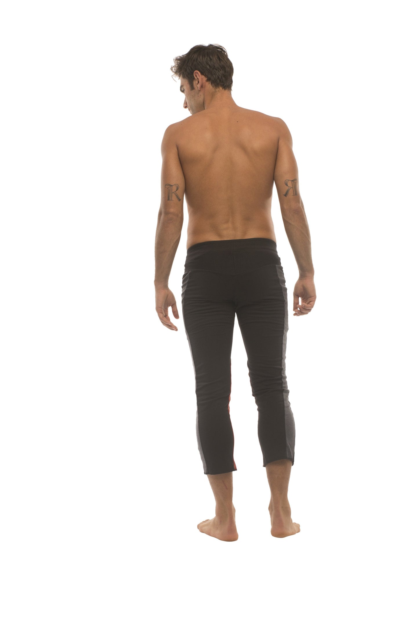 Mens 4/5 zipper pocket capri yoga pants in black with charcoal and red featuring sleek form-fitting design