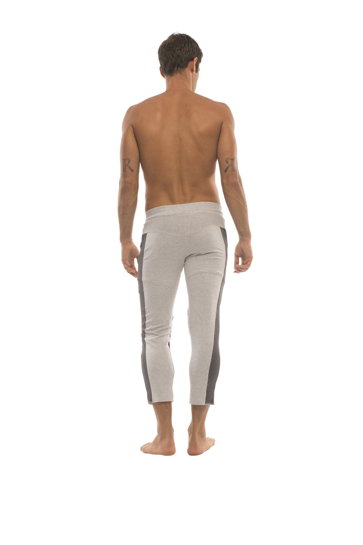 Mens 4/5 zipper pocket capri yoga pants in light gray with dark gray vertical side stripes for activewear