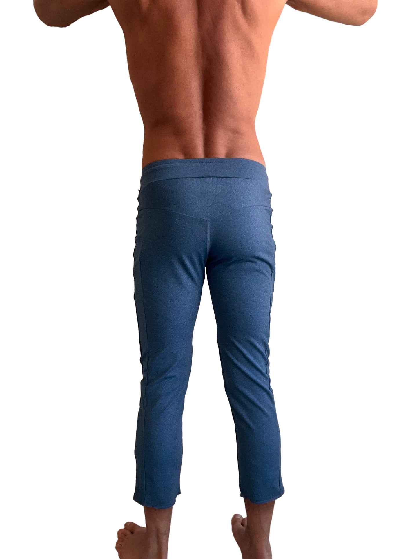 Performance premium mens coral blue heather capri yoga pants with high-waisted elastic band and zipper pockets