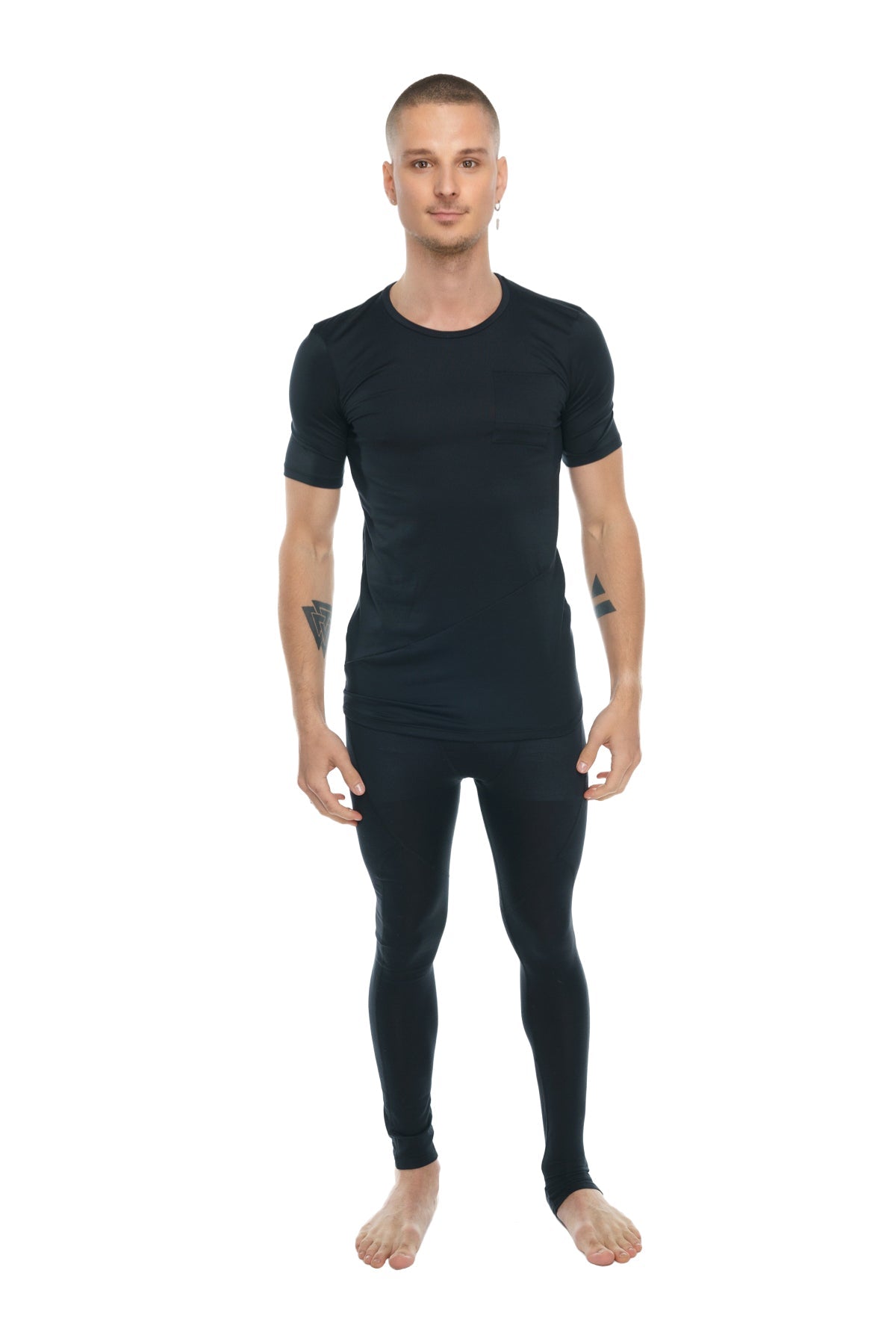 Black carbon perfect pocket crew-neck tee short-sleeved athletic top with ribbed cuffs and hem in form-fitting fabric