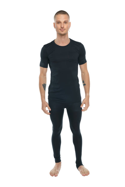 Black carbon perfect pocket crew-neck tee short-sleeved athletic top with ribbed cuffs and hem in form-fitting fabric