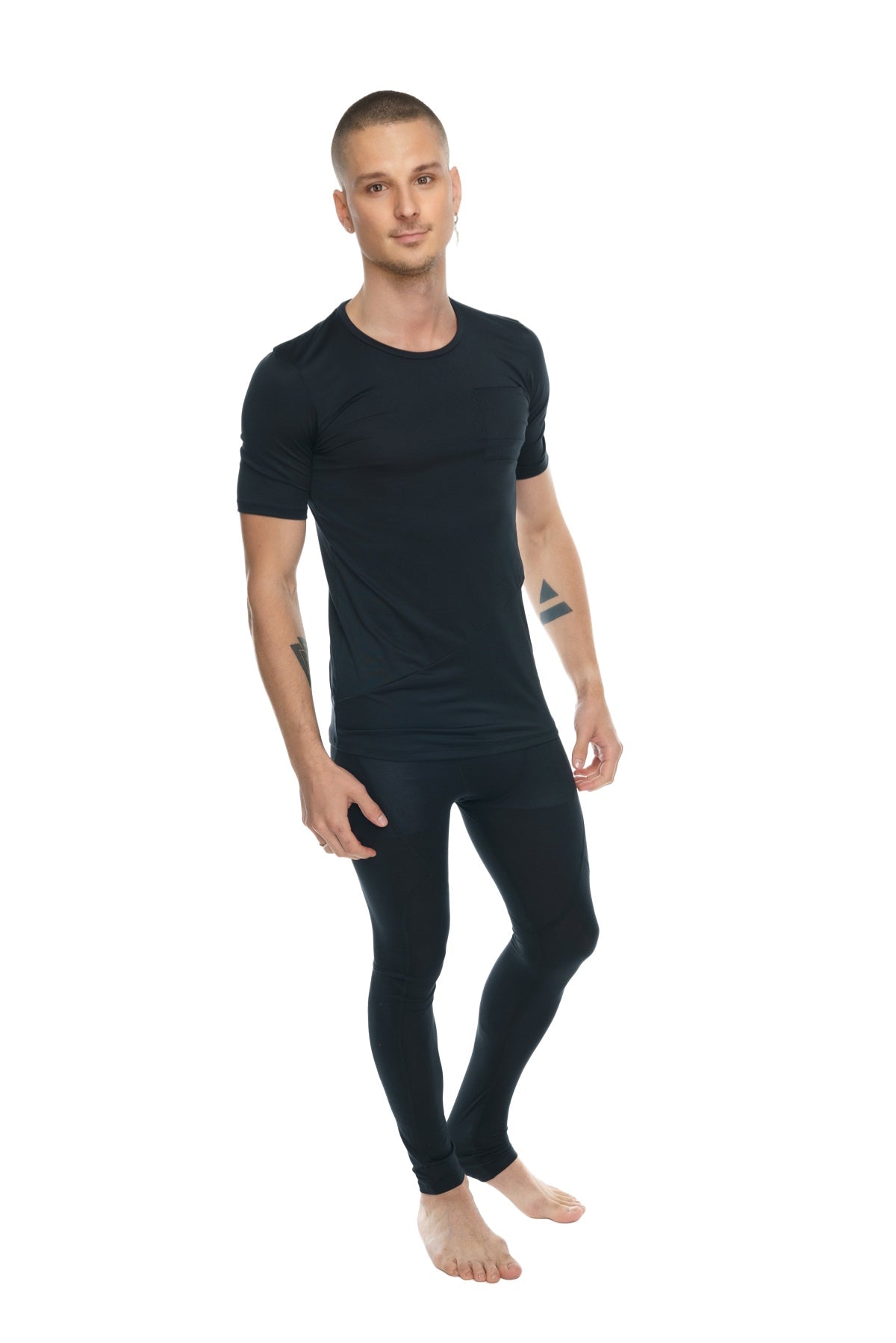 Black carbon perfect pocket crew-neck tee set with seamless form-fitting short sleeves and full-length leggings