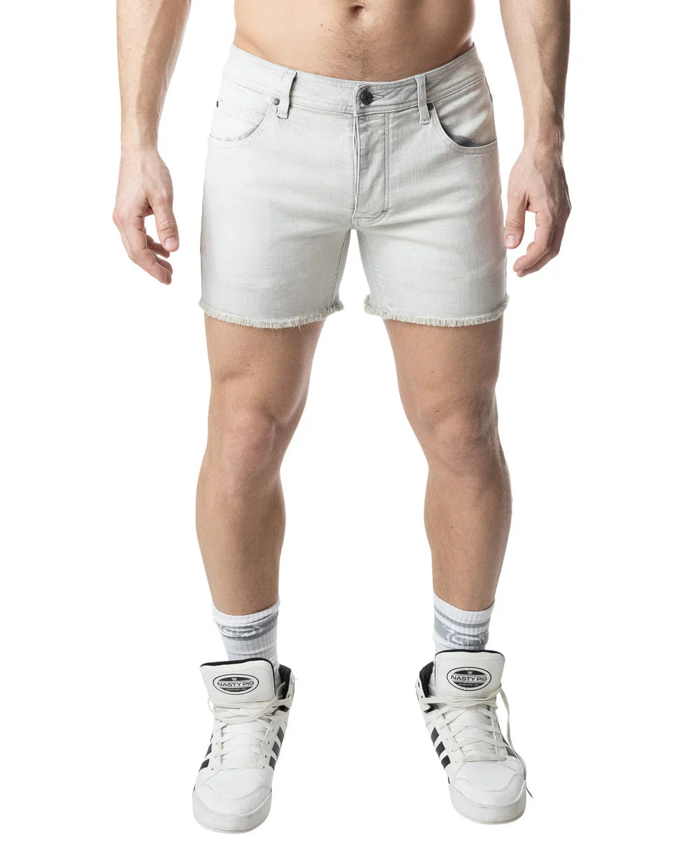Light-wash denim quad short bleached with frayed hem and classic five-pocket design for casual wear