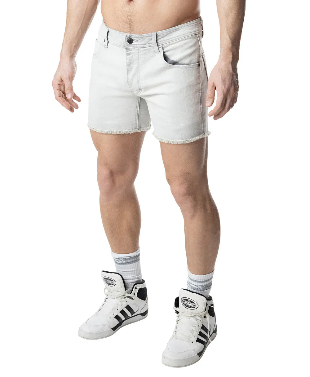 Light-wash denim quad short bleached with frayed hem and classic five-pocket design in light-wash denim