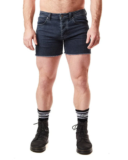 Dark blue denim quad short with frayed hem for a casual summer look