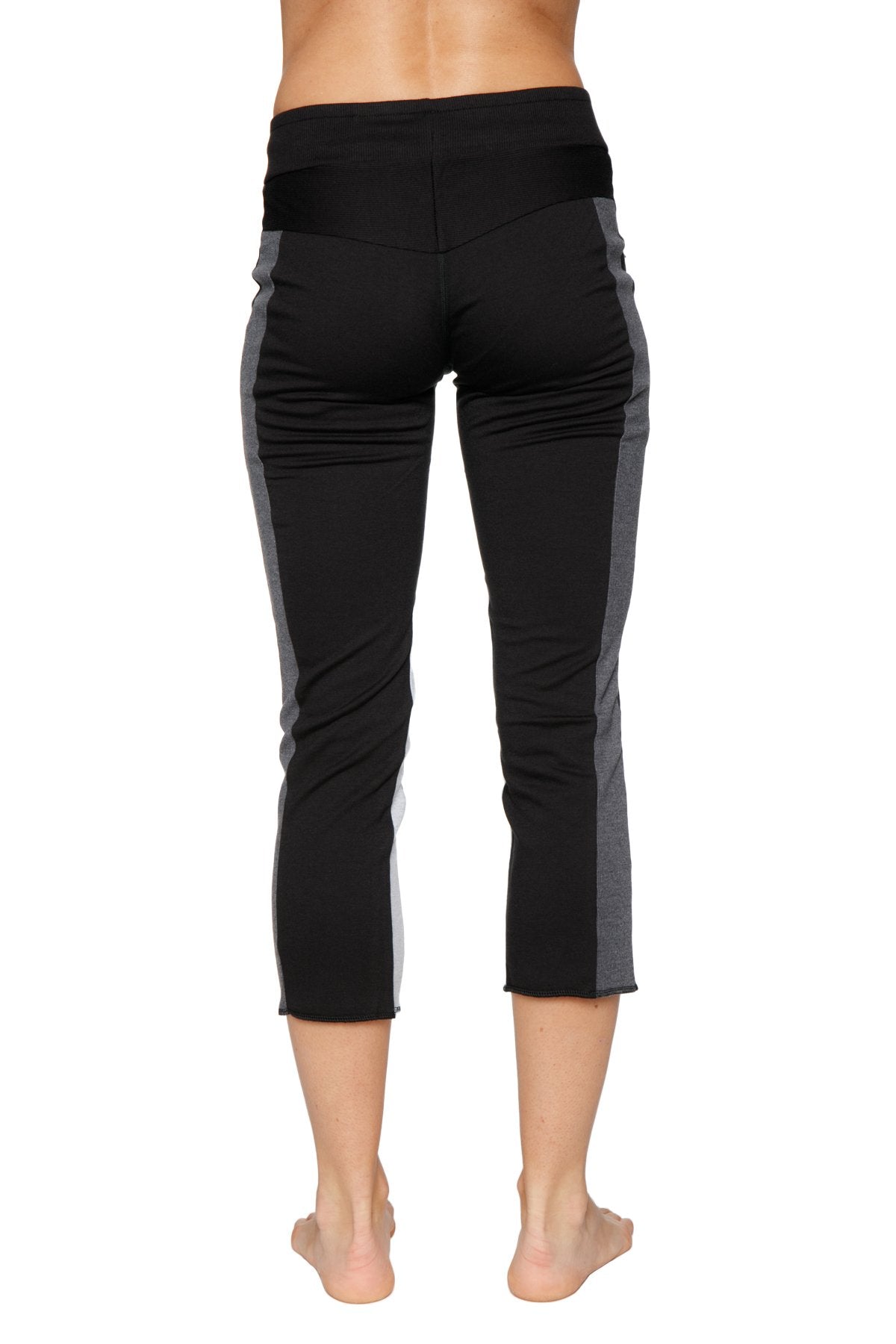 Women’s black and gray athletic high-waisted capri yoga pants with zipper pockets and 4/5 length design