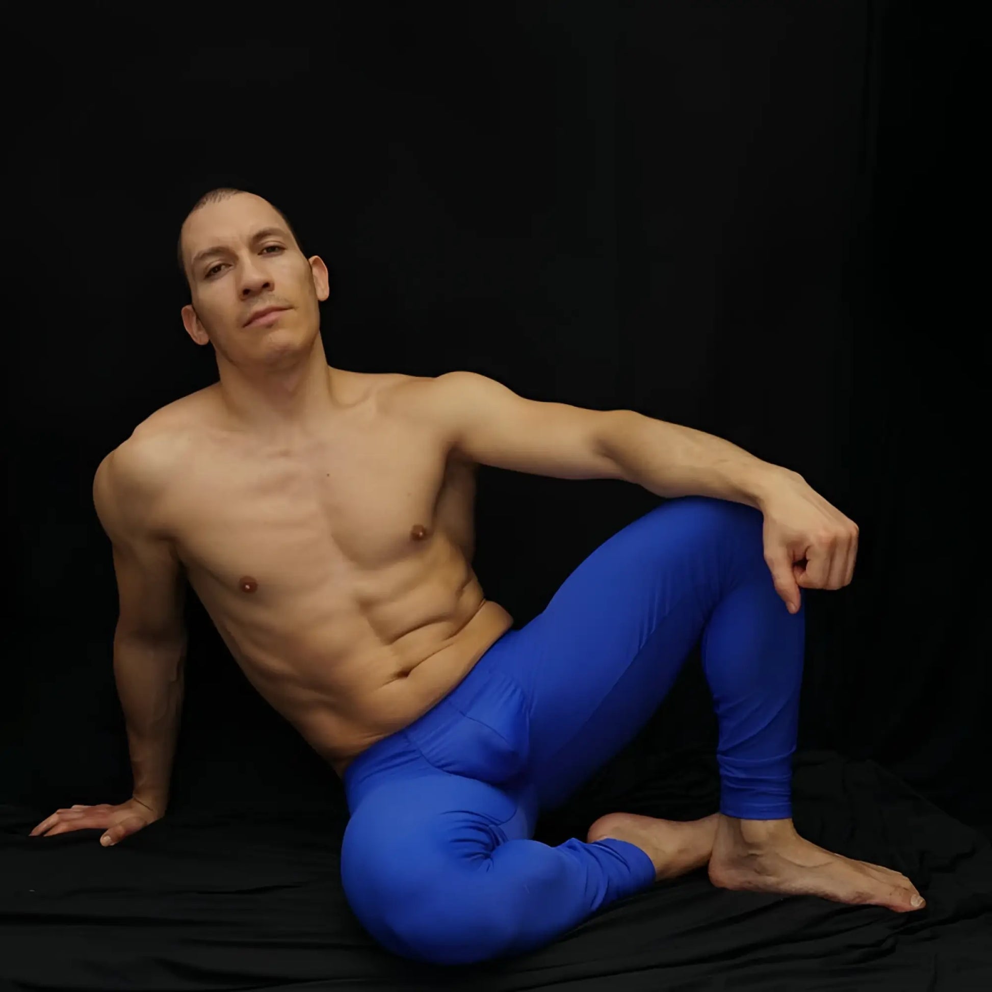 Blue arroyman bulge runner pants medium size form-fitting leggings designed for active wear