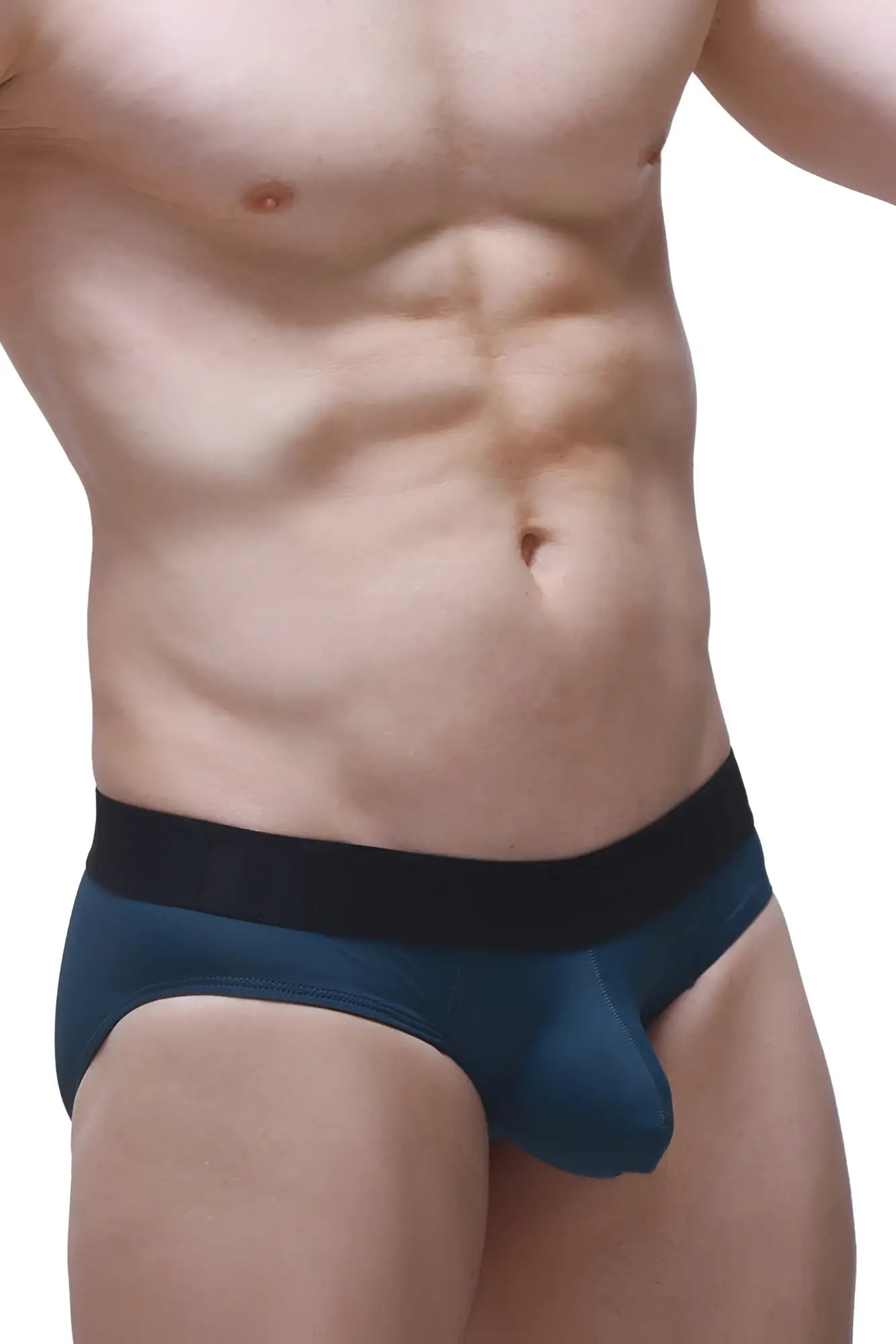 Navy blue and black men’s briefs with a solid elastic waistband in breathable fabric for everyday comfort