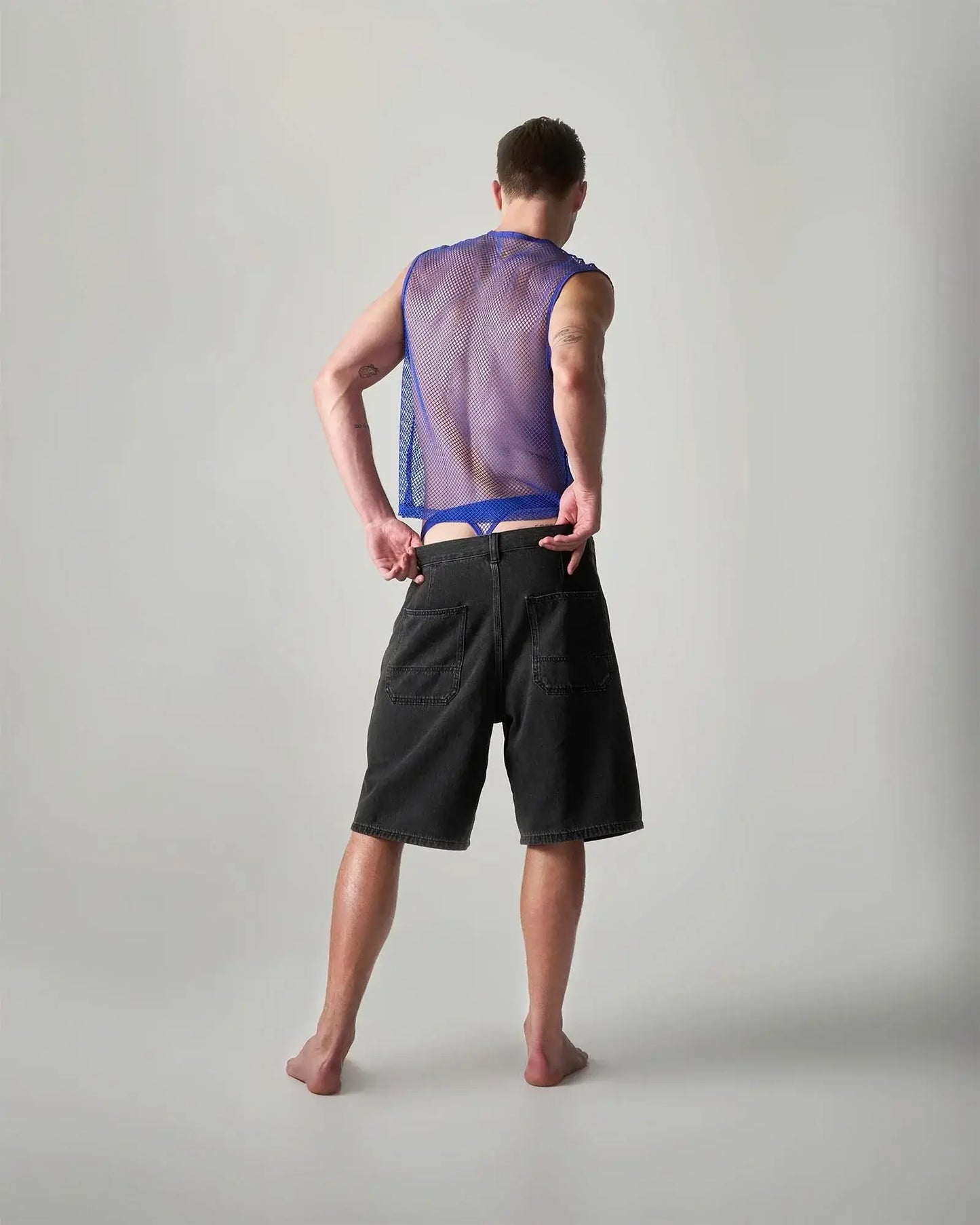 Edge net mesh muscle tank in translucent purple with blue waistband made of breathable mesh fabric