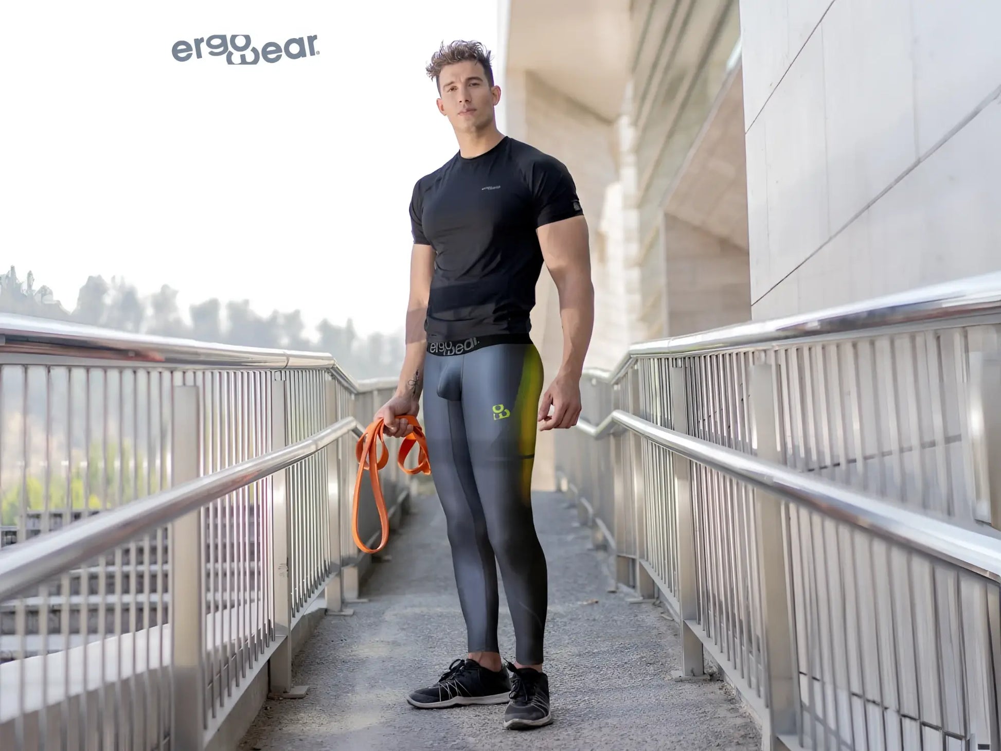 Ergowear ew1604 max se athletic pants in gray-green black and green compression leggings with subtle thigh logo