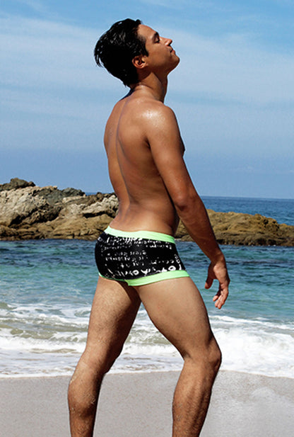 Icker Sea Letters Badehose mit quadratischem Schnitt, Schwarz/Grün COB-15-15