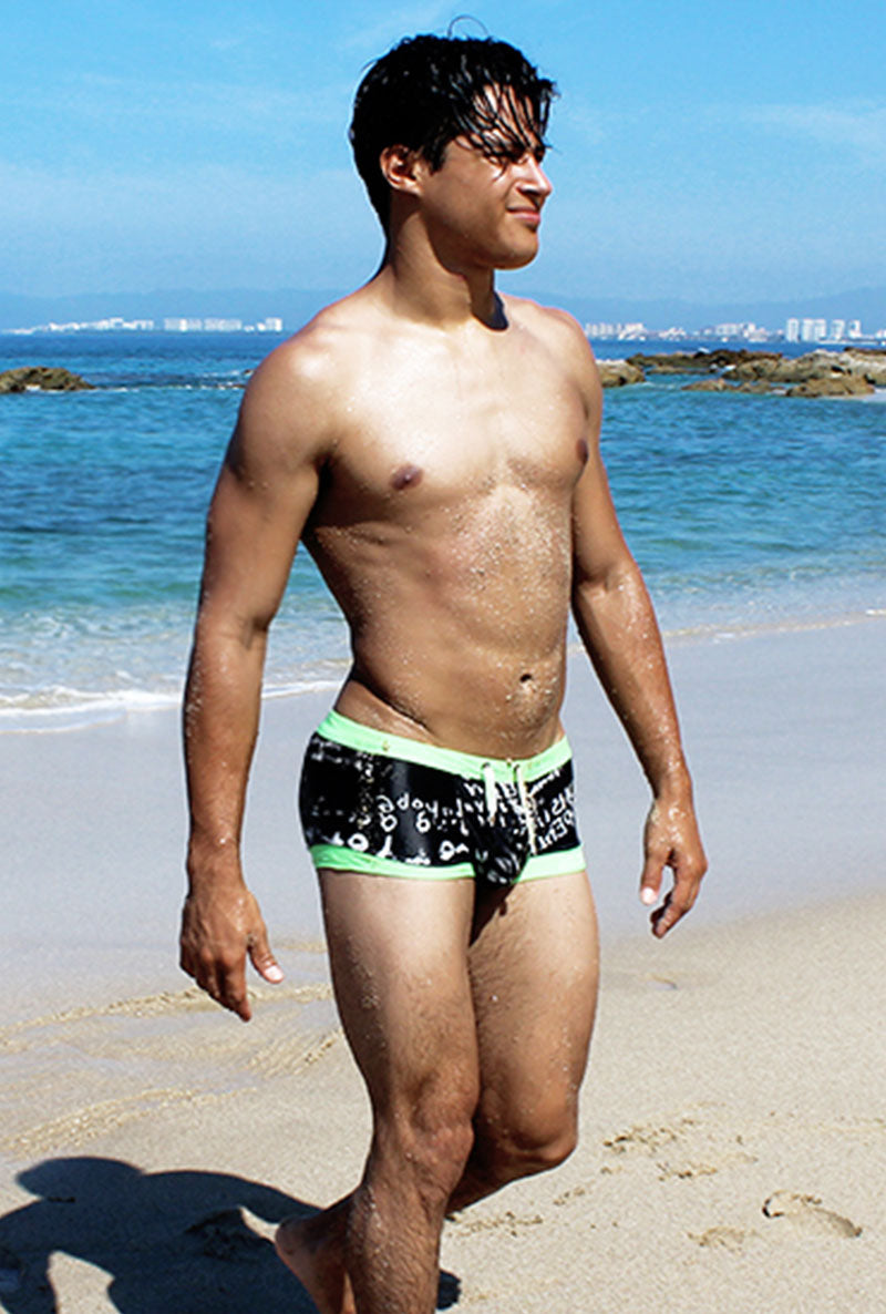 Icker Sea Letters Badehose mit quadratischem Schnitt, Schwarz/Grün COB-15-15