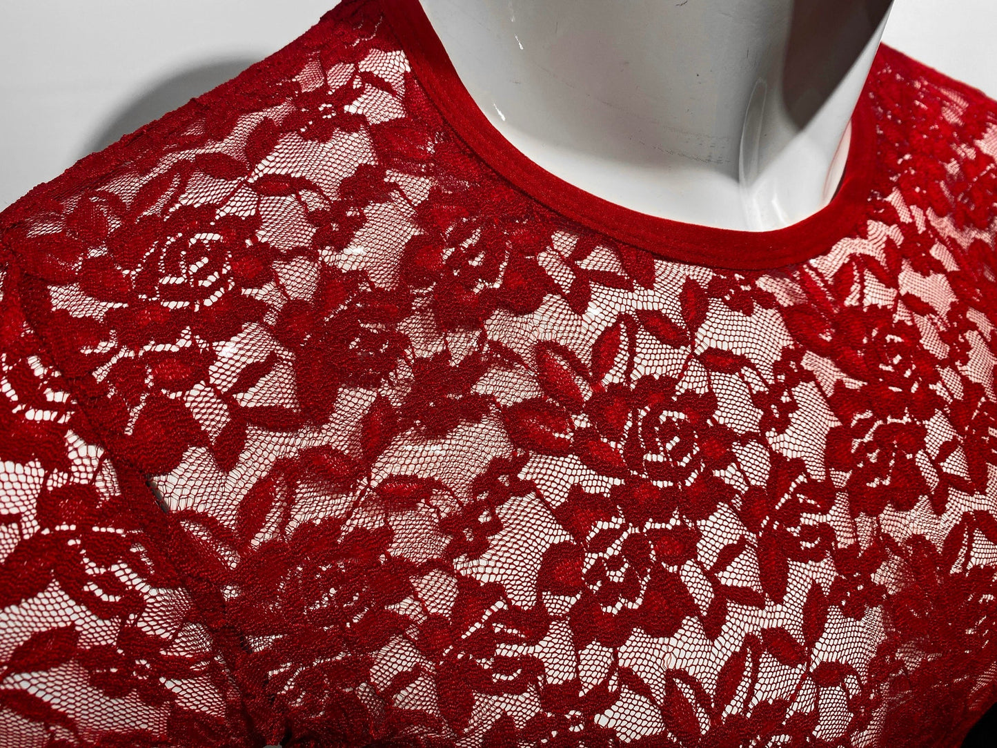 Knobs SF Lace Tee - Red
