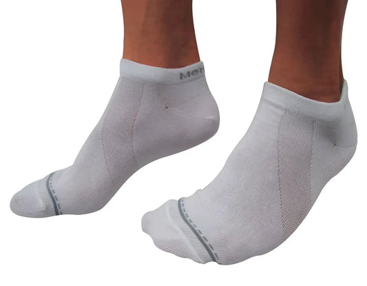 Mensuas invisible basic socks white 090002 size 10-12 light gray ankle socks with subtle darker gray stitching and soft knit fabric