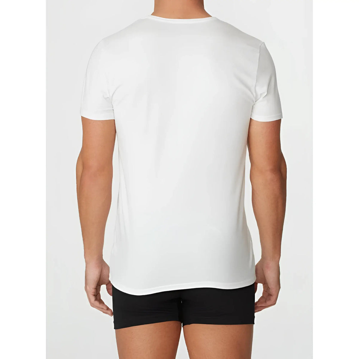 White crew-neck t-shirt with short sleeves made of soft cotton fabric by Parker & Max PMFPCS_TCN1