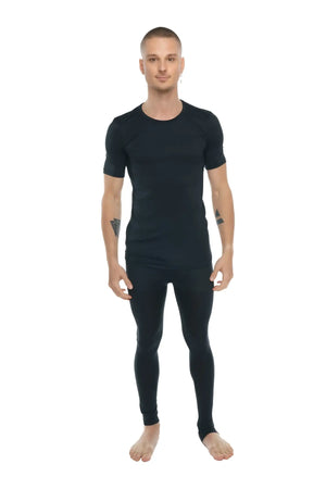 Black carbon perfect pocket crew-neck tee short-sleeved athletic top with ribbed cuffs and hem in form-fitting fabric