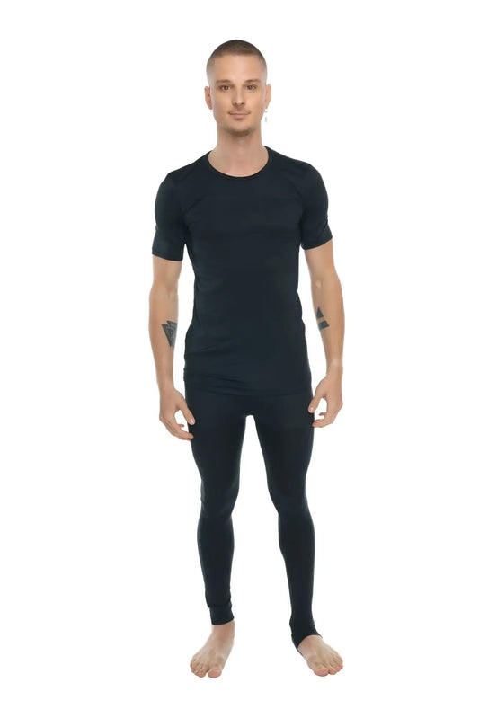 Black carbon perfect pocket crew-neck tee short-sleeved athletic top with ribbed cuffs and hem in form-fitting fabric