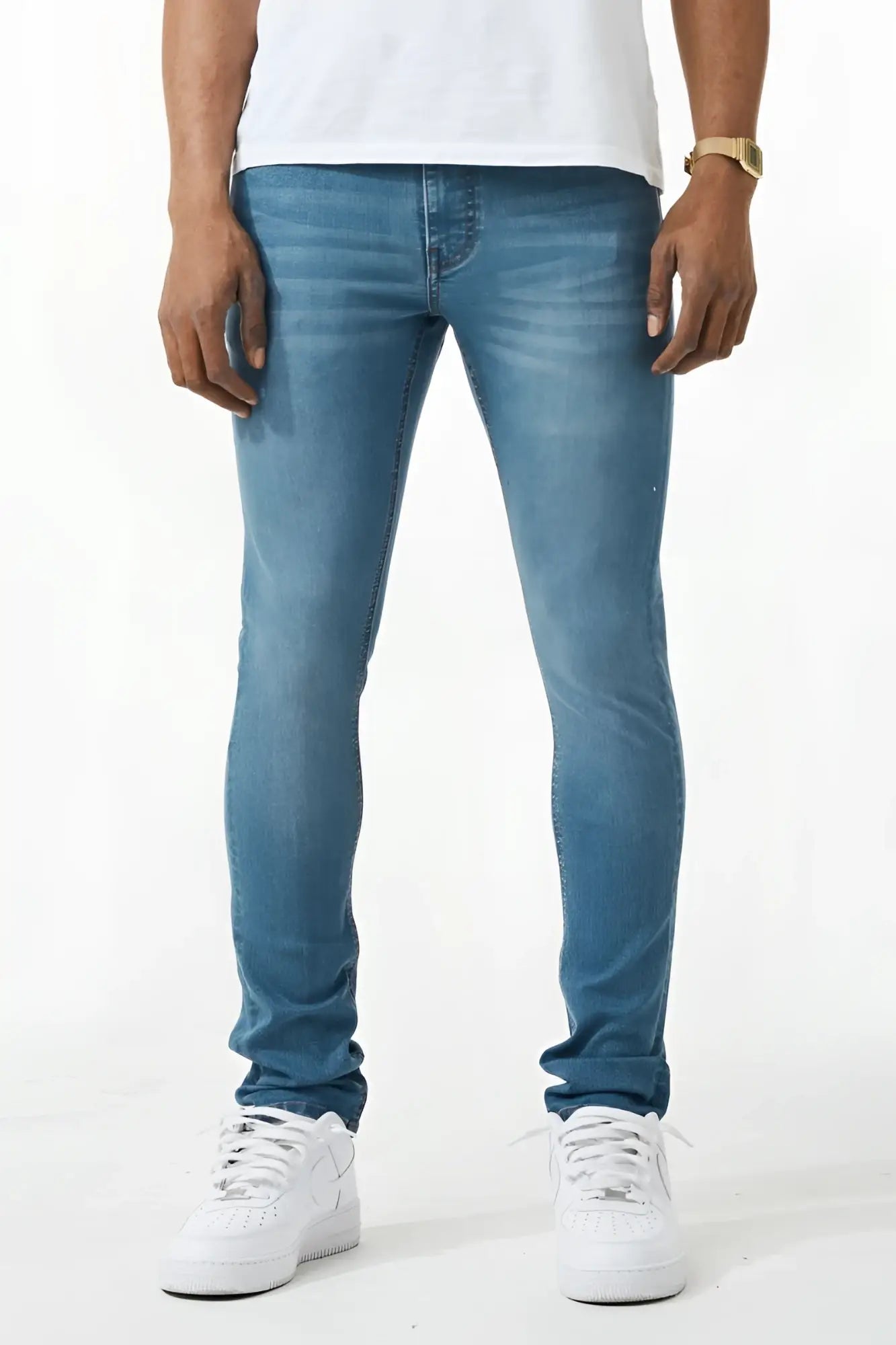 Skinny fit denim jean made of blue denim with slim fit and subtle fading for a stylish casual look