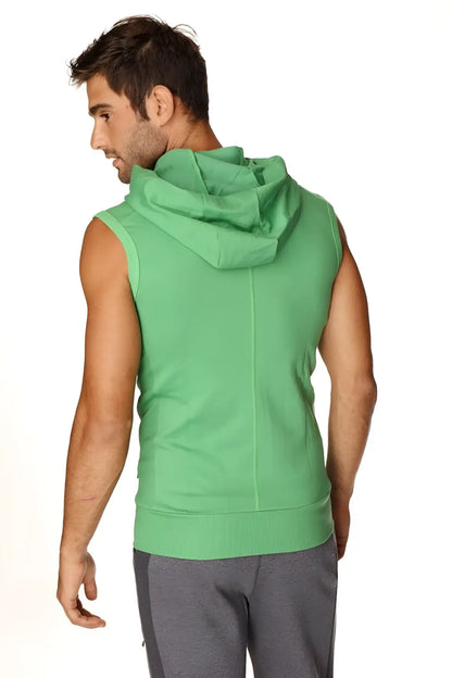 Green sleeveless yoga hoodie made of bamboo fabric featuring a hood and ribbed hem for comfortable wear