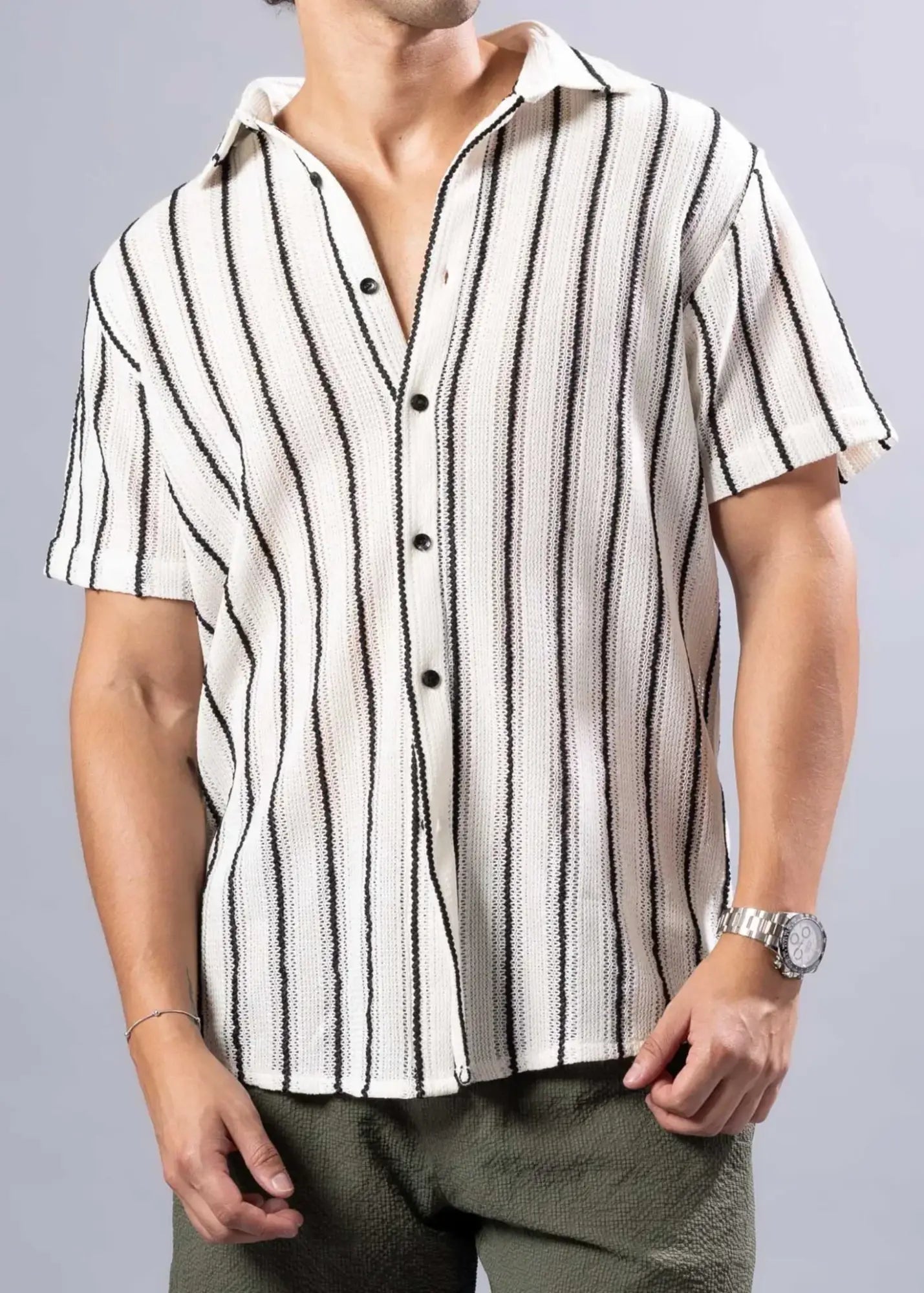Texture knit s/s shirt short-sleeved button-up with vertical black and cream stripes made of textured fabric