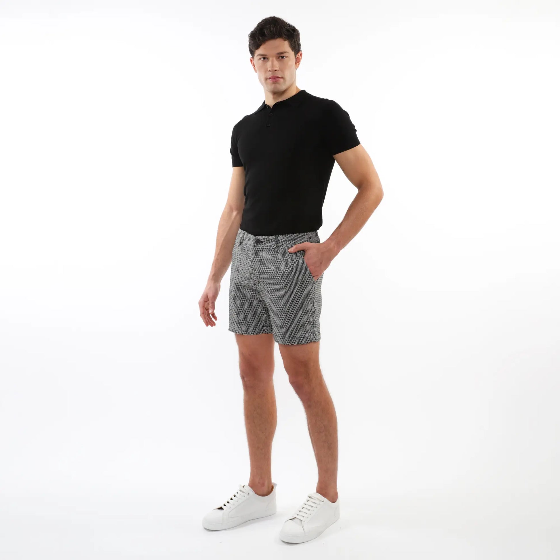 Men’s black short-sleeved polo shirt made of textured jacquard stretch fabric for comfortable casual wear
