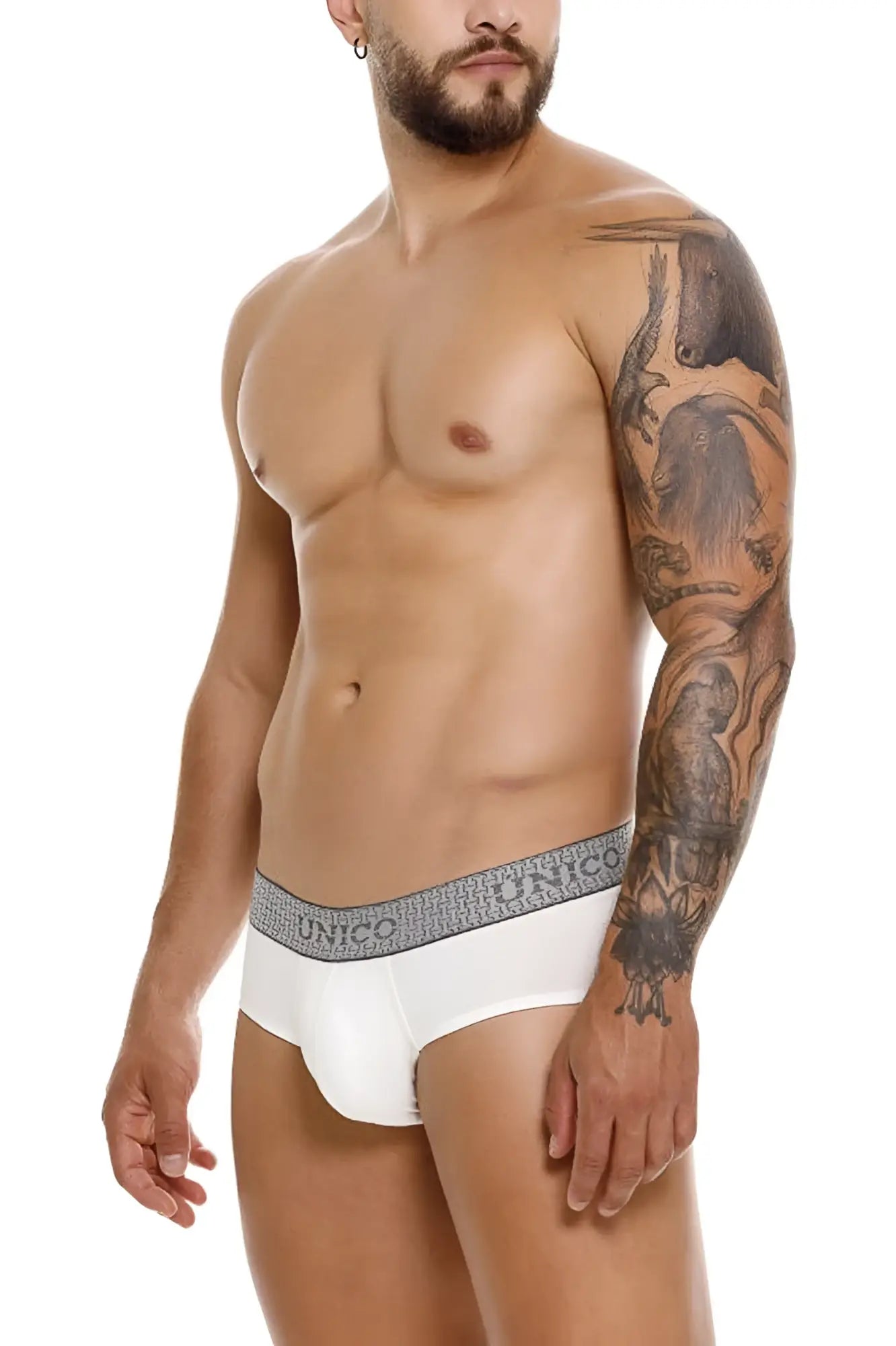 White briefs with a gray patterned waistband featuring the unico brand name in marfil color 02-white