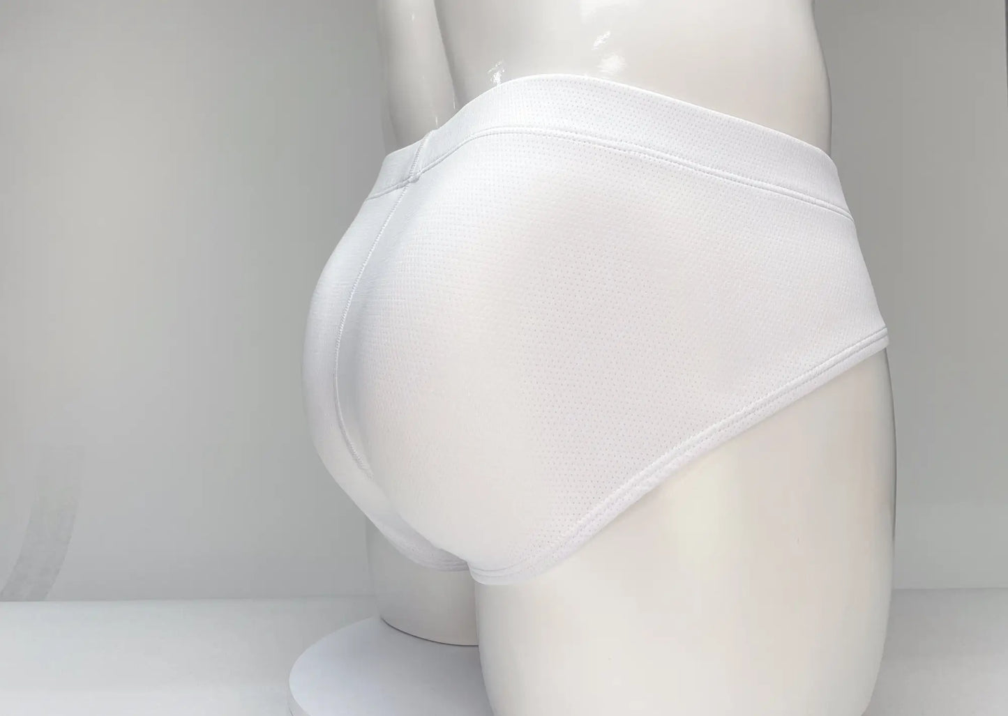 Wildmant mesh brief white and red seamless white cotton briefs with smooth design front view