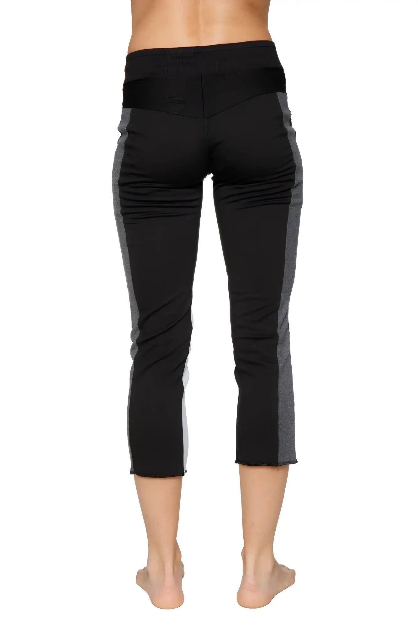 Women’s black and gray athletic high-waisted capri yoga pants with zipper pockets and 4/5 length design